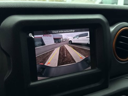 Used 2020 Jeep Gladiator Mojave w/ Cold Weather Group image 19