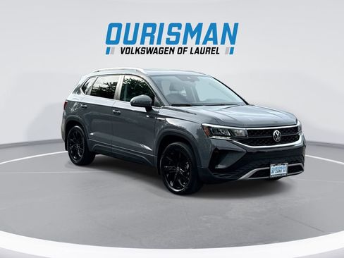 Used 2022 Volkswagen Taos SE AWD/4WD image 2