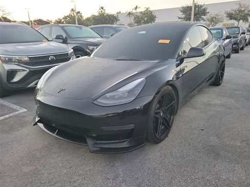 Used 2023 Tesla Model 3 Performance image 2