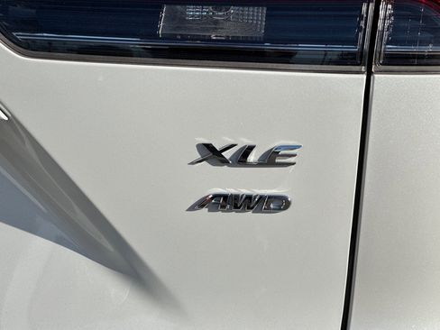 Certified 2023 Toyota Corolla Cross XLE image 36