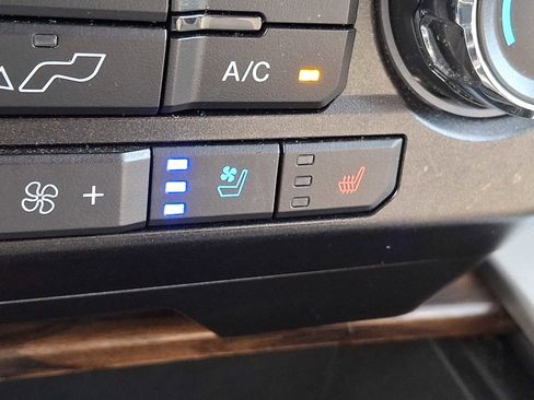 Used 2019 Ford F150 Lariat image 23