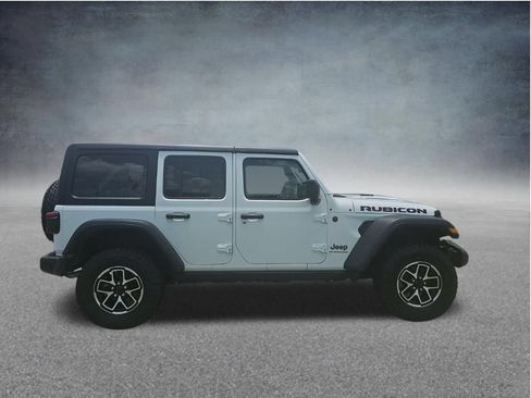 Used 2025 Jeep Wrangler Unlimited Rubicon AWD/4WD image 9