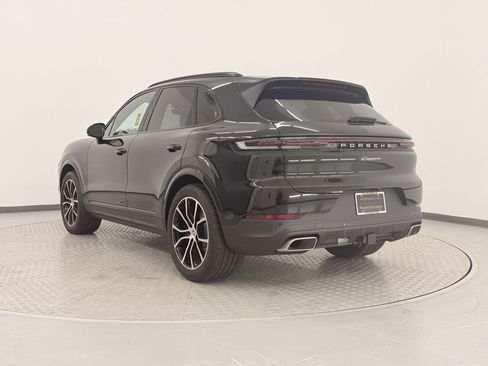 Used 2025 Porsche Cayenne image 3
