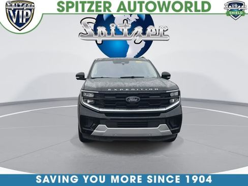 Used 2025 Ford Expedition Max Platinum image 3