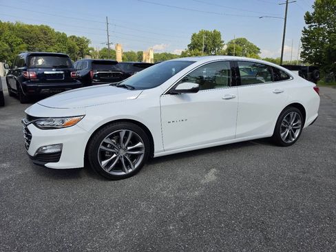 Used 2022 Chevrolet Malibu Premier FWD image 2