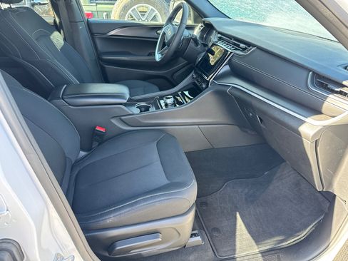 Used 2024 Jeep Grand Cherokee Laredo X w/ Luxury Tech Group I image 11