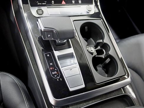 Used 2021 Audi Q8 Prestige w/ Prestige Package image 27