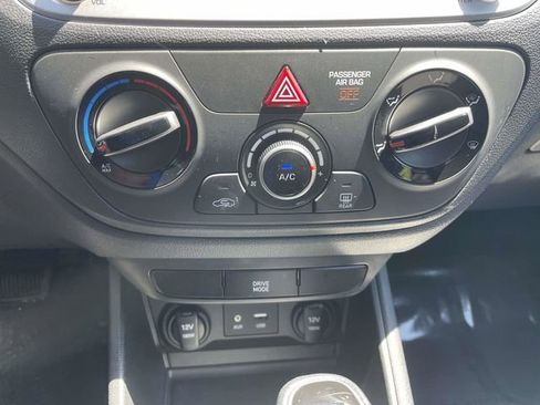 Used 2022 Hyundai Accent SE FWD image 19