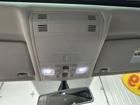 Used 2019 Volkswagen Tiguan SE w/ Panoramic Sunroof Package FWD image 31
