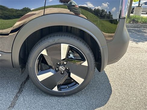 New 2025 Nissan Kicks SR image 14