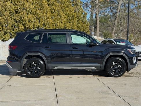 New 2026 Volkswagen Atlas Peak Edition image 8