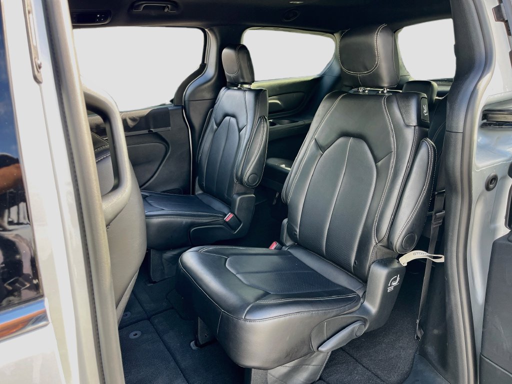 Used 2026 Chrysler Pacifica Select FWD image 23