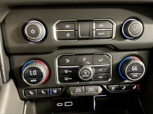 Used 2023 Chevrolet Tahoe Premier AWD/4WD image 36