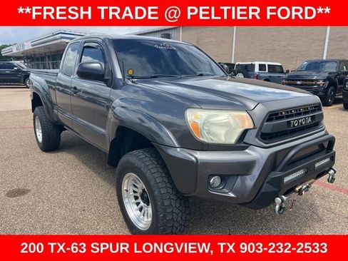 Used 2015 Toyota Tacoma PreRunner w/ SR5 Package RWD image 3