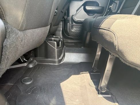Used 2018 Jeep Wrangler Unlimited Sport AWD/4WD image 17