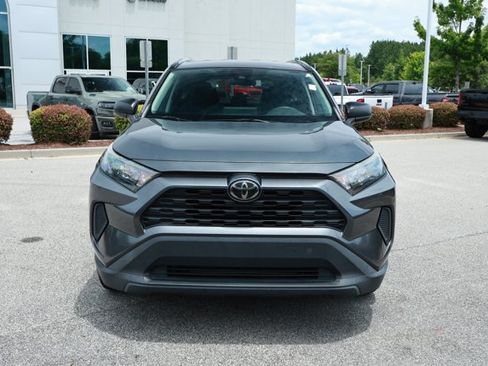 Used 2019 Toyota RAV4 LE FWD image 2