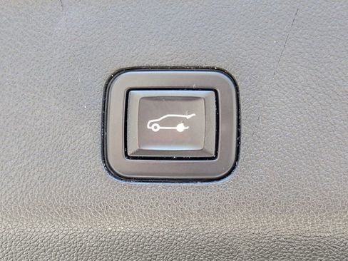 Used 2021 GMC Yukon Denali image 13