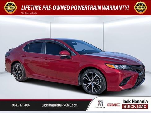 Used 2018 Toyota Camry SE FWD image 1