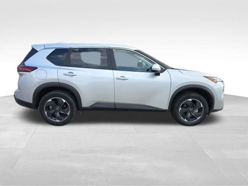 Used 2025 Nissan Rogue SV image 9