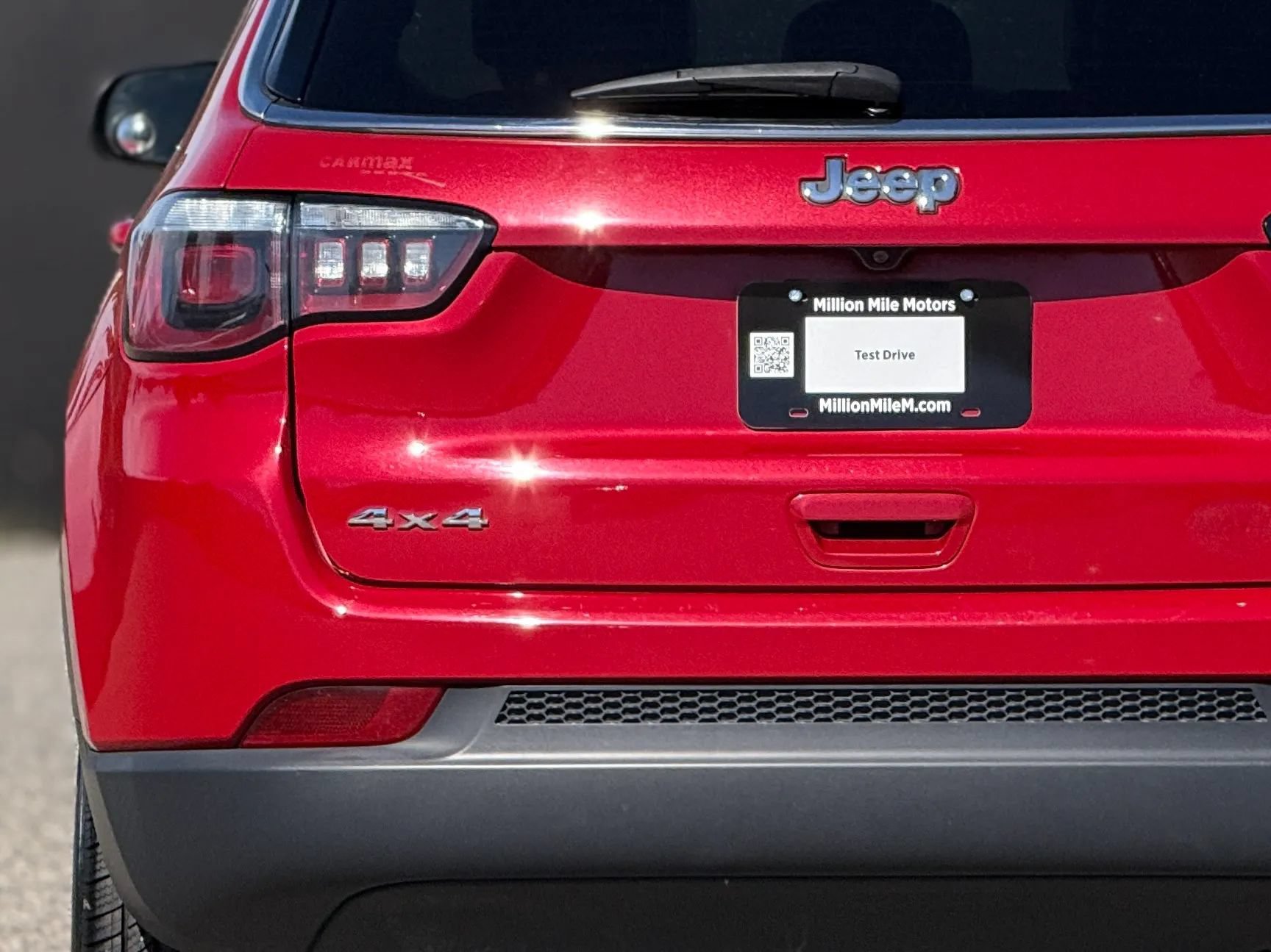 Used 2020 Jeep Compass Latitude w/ Cold Weather Group AWD/4WD image 13