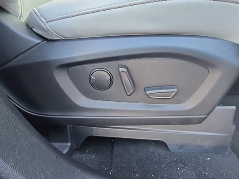 Used 2025 Ford Explorer Active w/ Active Comfort Package image 51