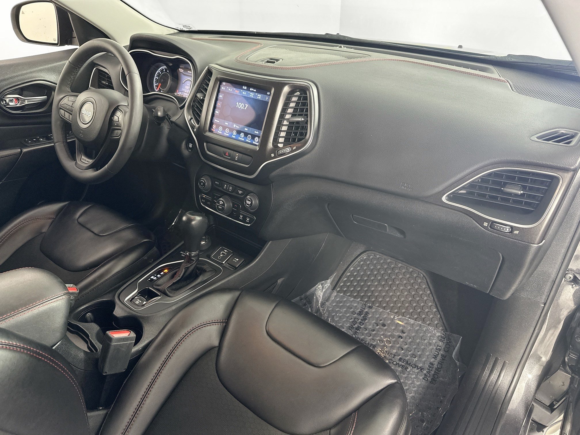 Used 2022 Jeep Cherokee Trailhawk w/ Trailer Tow Group AWD/4WD image 27