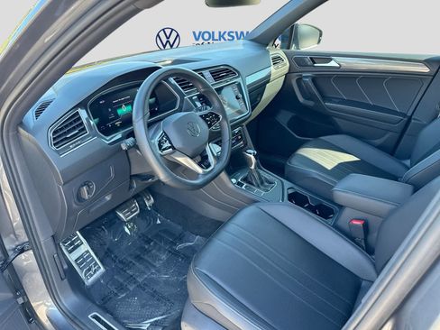 Used 2024 Volkswagen Tiguan SE R-Line FWD image 10