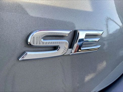 Used 2025 Toyota Camry SE image 41