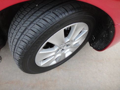 Used 2010 Volkswagen Beetle Final Edition FWD image 20