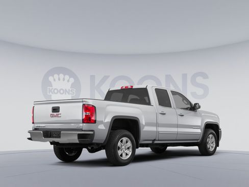 Used 2018 GMC Sierra 1500 SLE w/ Black Pack AWD/4WD image 4