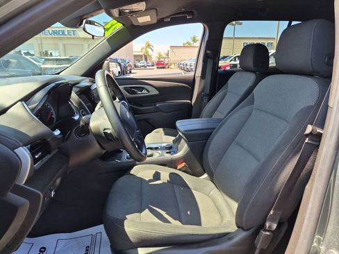 Used 2023 Chevrolet Traverse LT FWD image 19