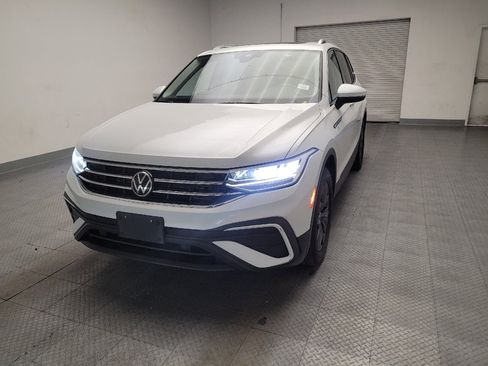 Used 2023 Volkswagen Tiguan SE w/ Panoramic Sunroof Package FWD image 15