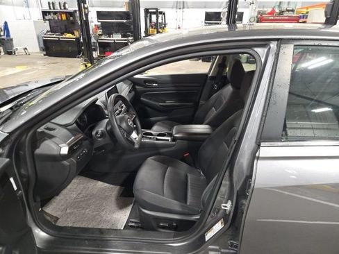 Used 2024 Nissan Altima 2.5 SV FWD image 13