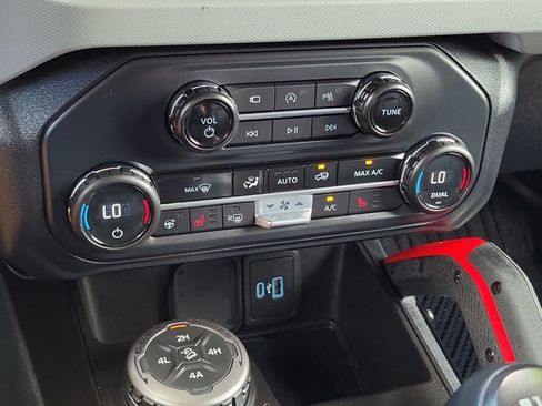 Used 2023 Ford Bronco Badlands AWD/4WD image 32
