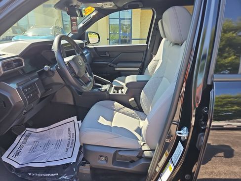 Used 2025 Toyota Tacoma SR5 AWD/4WD image 10