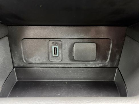 Used 2017 Ford Escape SE image 27