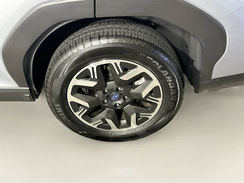 Used 2025 Subaru Forester Premium AWD/4WD image 11