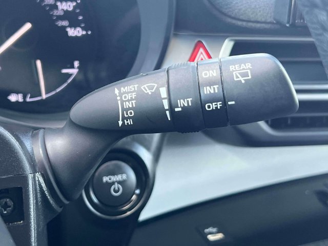 Used 2025 Toyota Sienna XLE FWD image 28