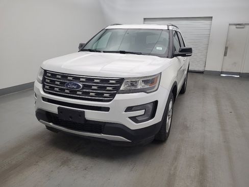 Used 2017 Ford Explorer XLT AWD/4WD image 15