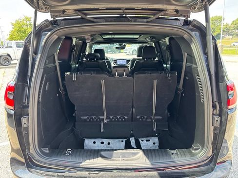 Used 2025 Chrysler Pacifica Limited FWD image 11