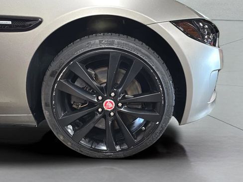 Used 2017 Jaguar XE R-Sport image 25