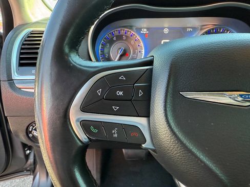 Used 2015 Chrysler 300 Limited image 24