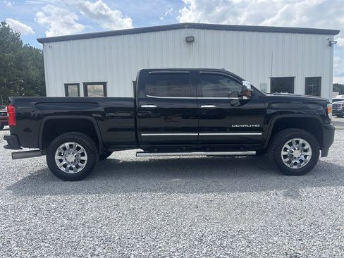 Used 2016 GMC Sierra 2500 Denali w/ Duramax Plus Package AWD/4WD image 4