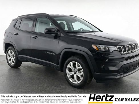 Used 2025 Jeep Compass Latitude AWD/4WD image 1