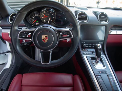 Certified 2024 Porsche 718 Cayman RWD image 12