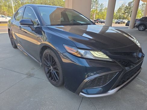 Used 2021 Toyota Camry XSE image 9