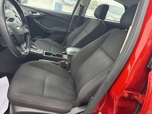 Used 2018 Ford Focus SE w/ SE Appearance Package FWD image 8