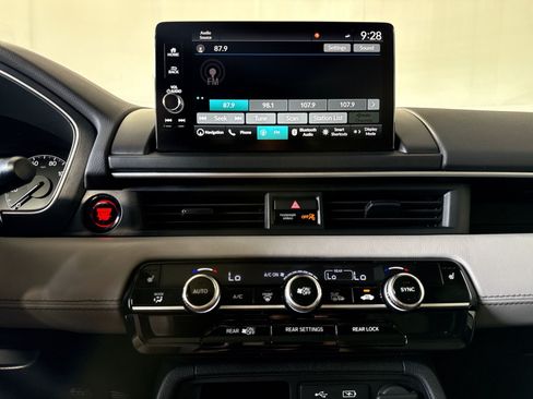 Used 2023 Honda Pilot Touring image 18