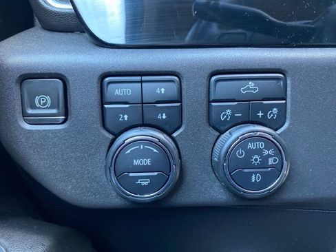 Used 2023 Chevrolet Silverado 1500 RST w/ Z71 Off-Road Package AWD/4WD image 5