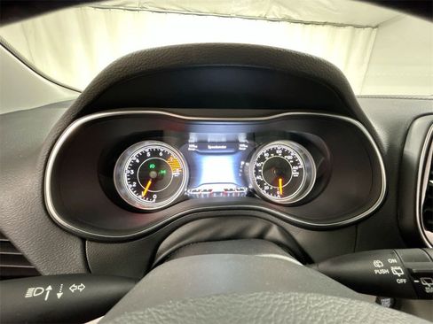 Used 2021 Jeep Cherokee Limited image 12